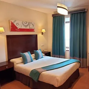 Hotel & Plaza, Arriate